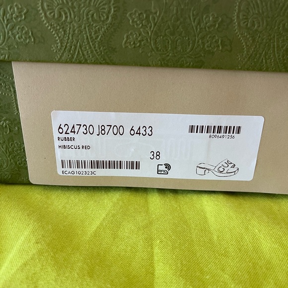 Gucci Small Green Shoe Box with dust bags, tote, tissue, ribbon and care books - Picture 8 of 8